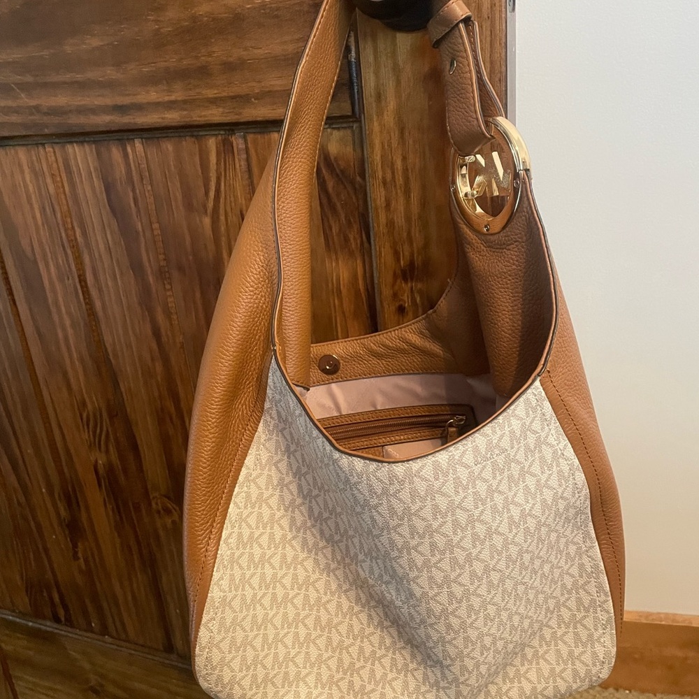 New Michael Kors bag with matching wallet